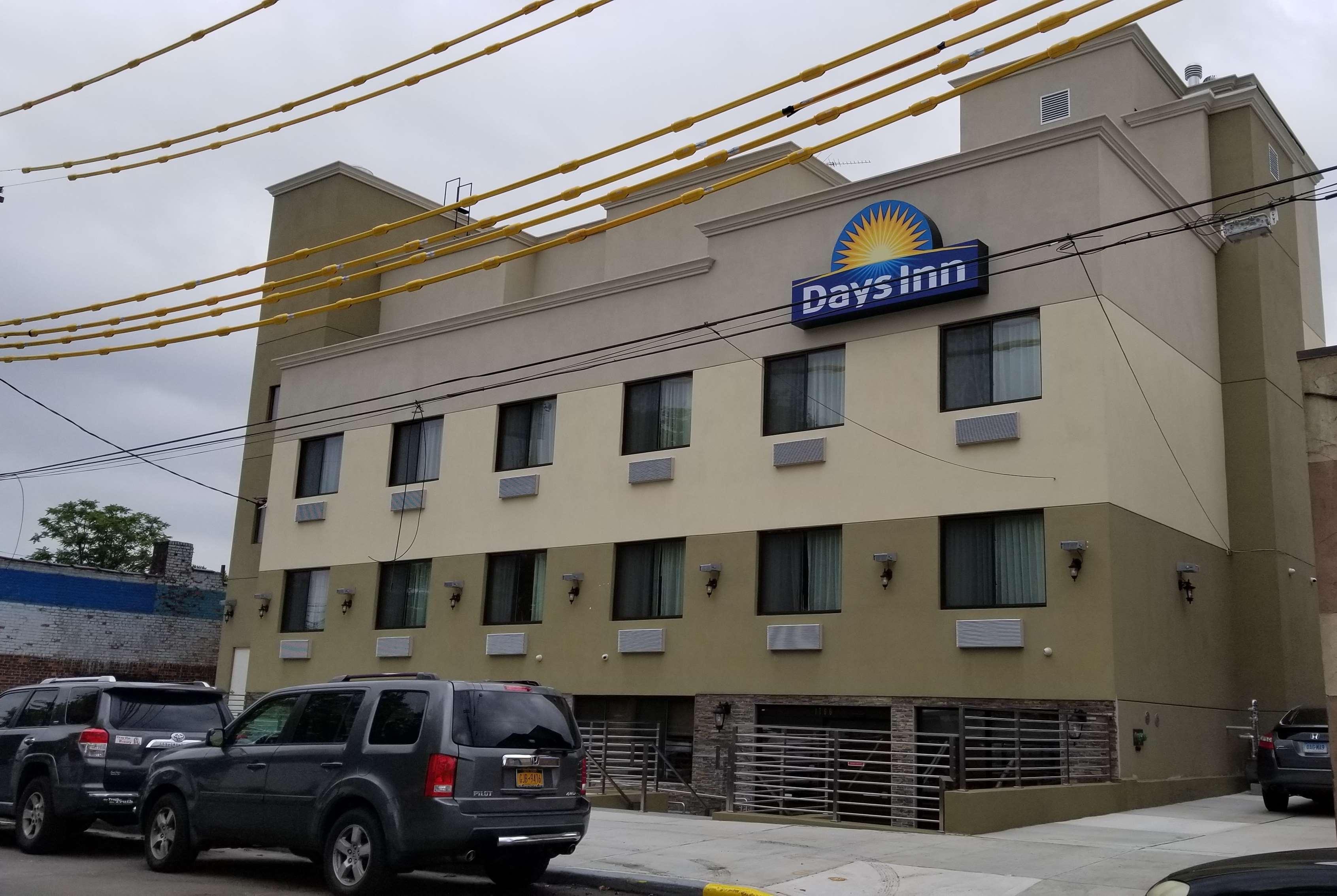 Days Inn By Wyndham Brooklyn Marine Park New York Exterior photo