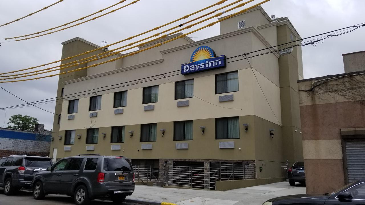 Days Inn By Wyndham Brooklyn Marine Park New York Exterior photo