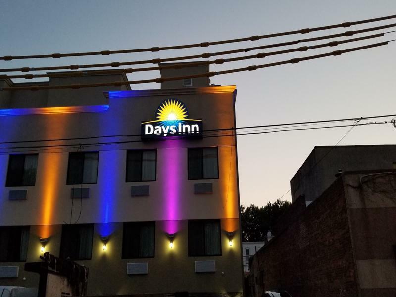 Days Inn By Wyndham Brooklyn Marine Park New York Exterior photo