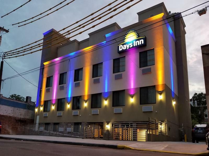 Days Inn By Wyndham Brooklyn Marine Park New York Exterior photo